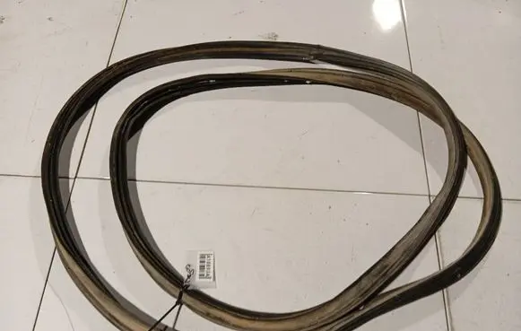 Mazda 5 Trunk rubber seal (body) 