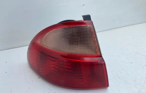 Toyota Avensis T220 Rear/tail lights