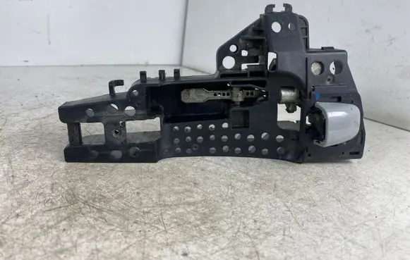 Rear door exterior handle/bracket