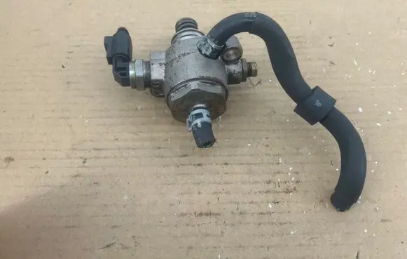 Skoda Octavia Mk3 (5E) Fuel injection high pressure pump