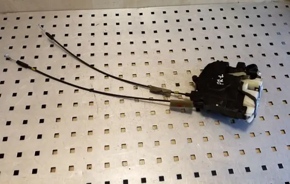 Mitsubishi Outlander Front door lock
