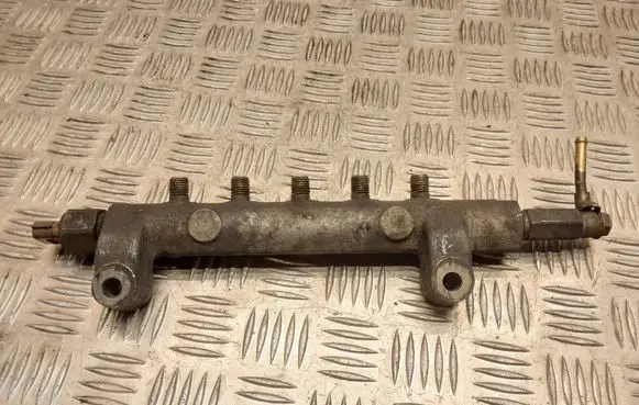 Nissan X-Trail T30 Fuel main line pipe