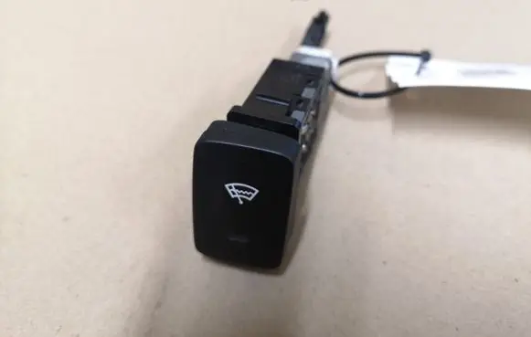 Hyundai Tucson JM Windscreen/window heater switch 937202E901