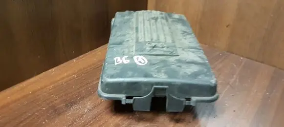 Audi A8 S8 D3 4E Battery box tray cover/lid 1K0915443C