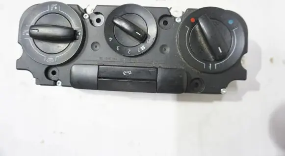 Volkswagen Golf III Climate control unit