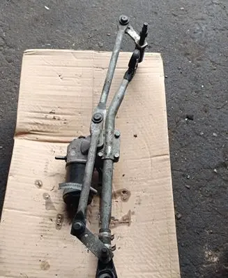 Front wiper linkage and motor
