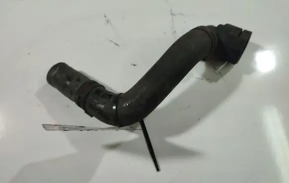 Volkswagen PASSAT B6 Engine coolant pipe/hose 