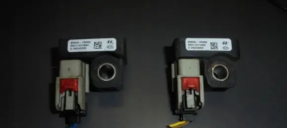 Hyundai Veloster Airbag deployment crash/impact sensor 95930-1R000