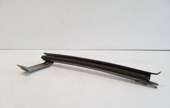 Nissan X-Trail T32 Front door windshield rail 