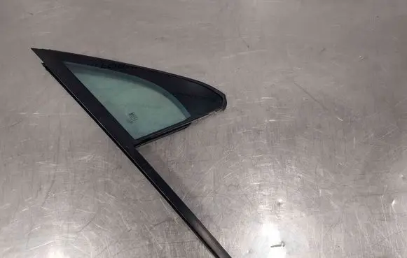 Audi Q7 4M Front door vent window glass four-door A038482 43R004344