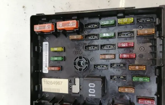 Volkswagen PASSAT B7 Fuse box set 3C0937125