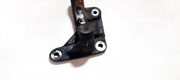 Volvo XC70 Engine mounting bracket 9143465