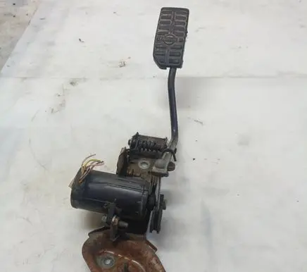 Nissan Almera N16 Accelerator throttle pedal 0281002425 088201427 189195M300
