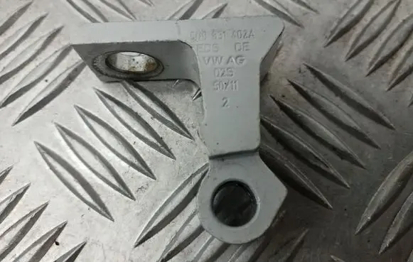 Volkswagen Tiguan Rear door upper hinge 5N0831402A
