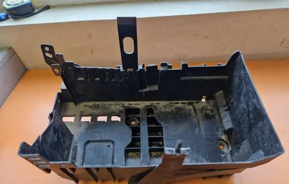 Battery box tray