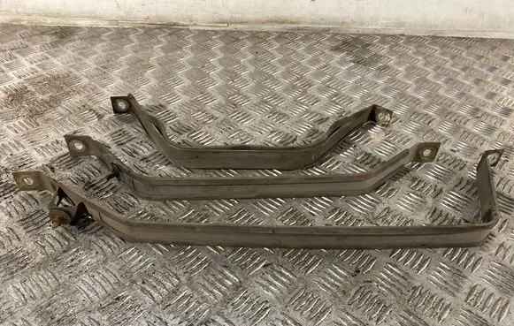 Toyota RAV 4 (XA40) Fuel tank mounting bracket