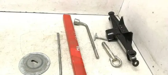 Mazda 5 Tool set 27R030417