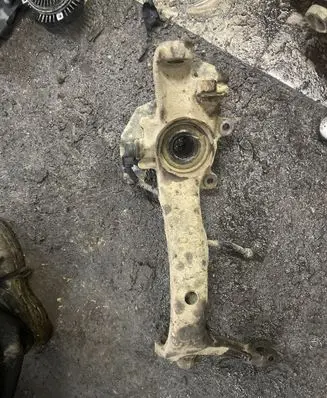Volkswagen PASSAT B5 Front wheel hub spindle knuckle