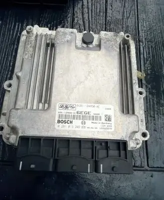 Land Rover Freelander 2 - LR2 Engine control unit/module 6G9112A650AE 0281013202