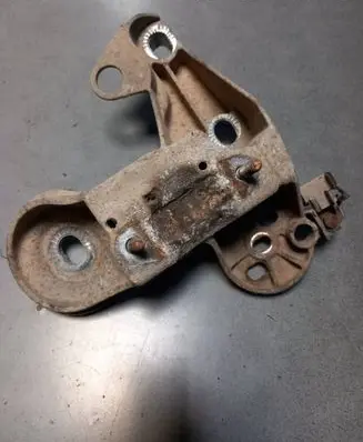 Volkswagen PASSAT B5 Engine mounting bracket 4B0199352B