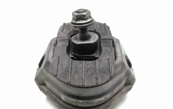 BMW 5 E60 E61 Engine mount bracket 6761092