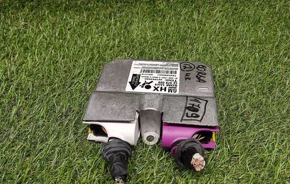 Opel Corsa D Airbag control unit/module 13379529 327963935 T2V2A05AA1