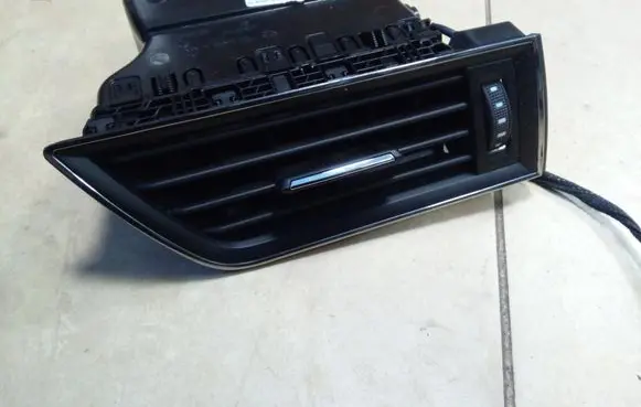 Skoda Superb B8 (3V) Dashboard side air vent grill/cover trim 3V0819702C NE69781