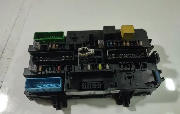 Opel Astra H Fuse box set 13145018