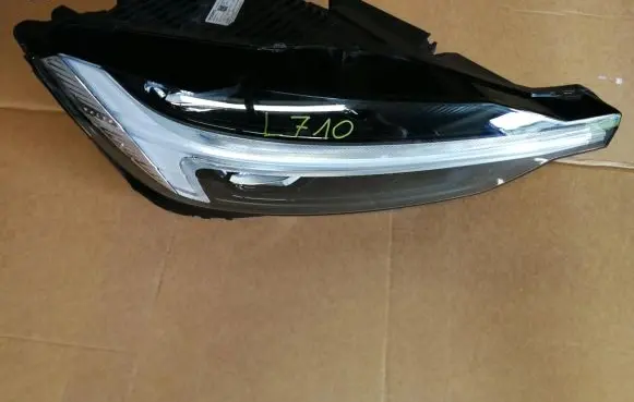 Volvo XC60 Headlight/headlamp 32342515