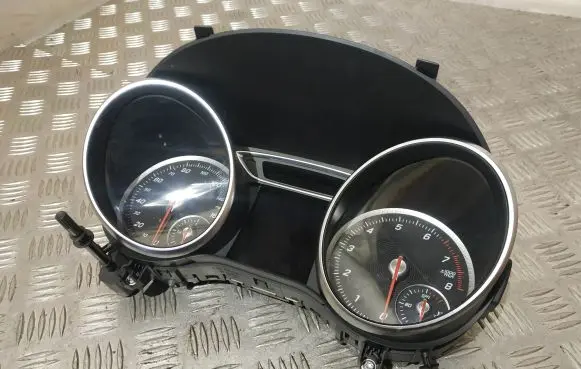 Mercedes-Benz GLA W156 Speedometer (instrument cluster) A1569001404 0263698357
