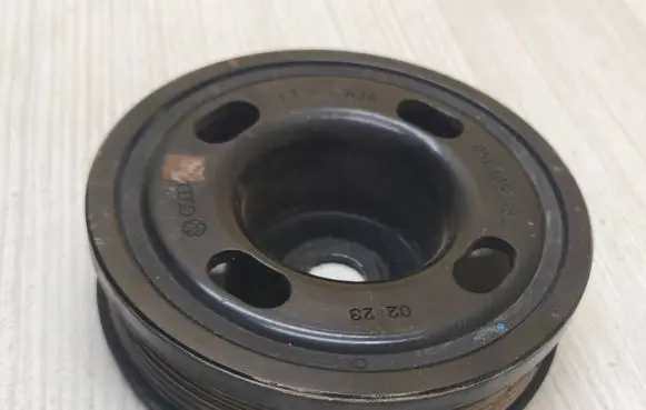 Audi Q2 - Crankshaft pulley 05E105243L