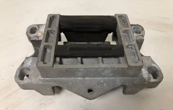 Ford Mondeo Mk III Engine mount bracket 2S717M122