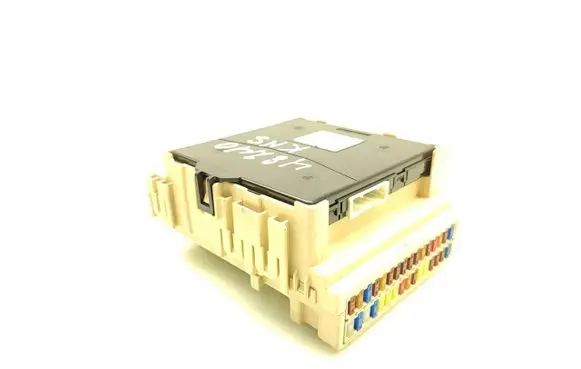 Toyota Auris E180 Fuse module 89221-02331 5011-9221
