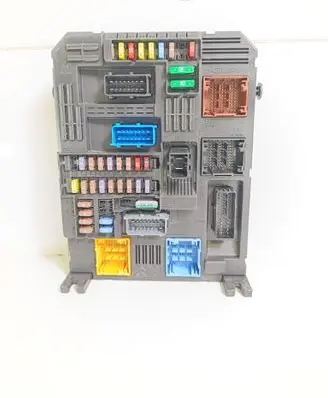 Peugeot 2008 II Fuse module 9832881080 2015DJ3828
