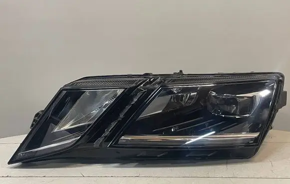 Skoda Octavia Mk3 (5E) Headlight/headlamp 5E1941015D LE15A6369