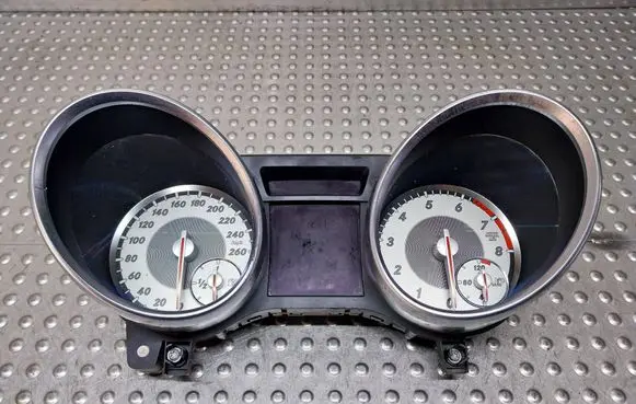 Mercedes-Benz SL R231 Speedometer (instrument cluster) S26383329 A2319000001