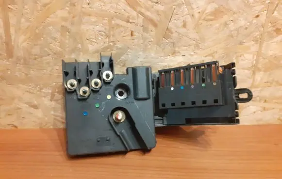 Mercedes-Benz E W211 Fuse module A2115461341 1905