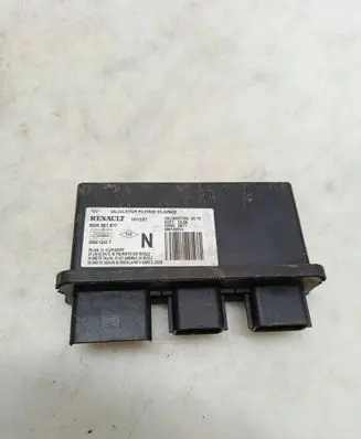 Renault Clio III Light module LCM 8200261817 89901282F N00142314