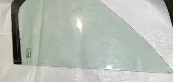 Rear vent window glass