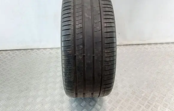 Land Rover Discovery 5 R22 summer tire 31535R22