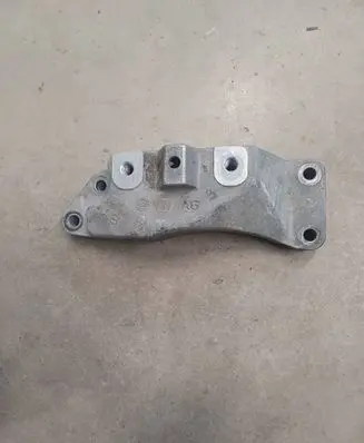 Volkswagen PASSAT B7 USA Gearbox mounting bracket 1K0199117AB