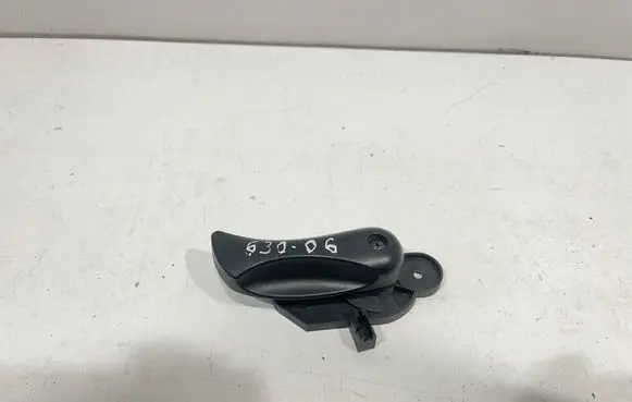Engine bonnet (hood) release handle