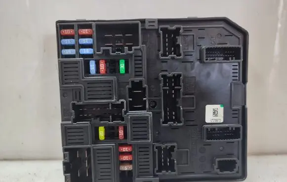 Nissan X-Trail T32 Fuse module 284B74CE0A