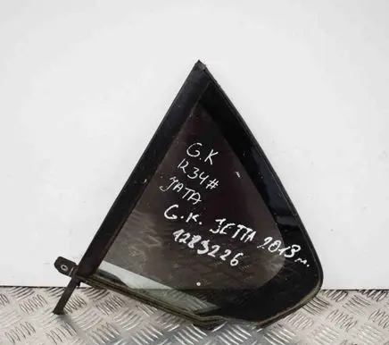Volkswagen Jetta VI Rear side window 43R004528