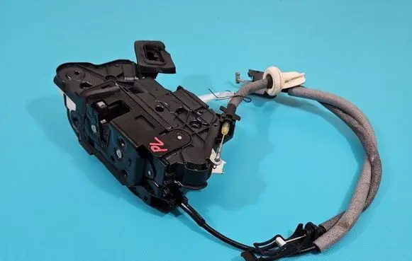 Volkswagen Golf VII Front door lock 5K1837015E IMPRK1483622