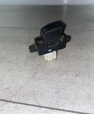Nissan X-Trail T30 Electric window control switch 4302z