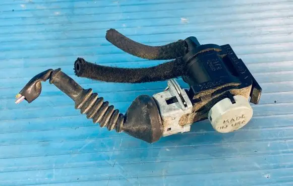Audi A4 S4 B6 8E 8H Turbo solenoid valve 1J0906283A