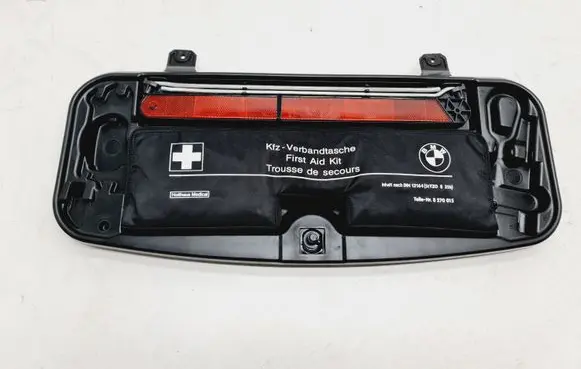 BMW 5 E60 E61 First aid kit 8270015 71116761420