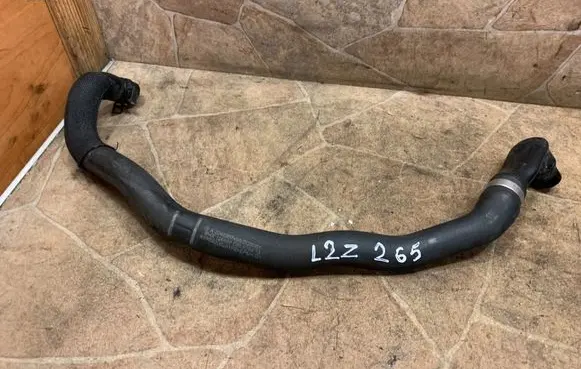 Mercedes-Benz C W204 Engine coolant pipe/hose A2048307496