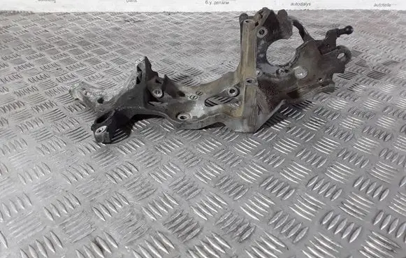 Volkswagen Tiguan A/C compressor mount bracket 04L903143